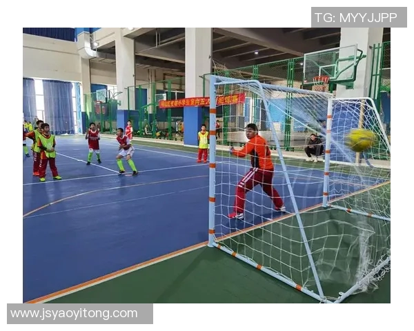 开设足球球星卡基础课程助力青少年提升足球技能与战术理解