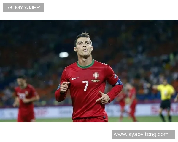 足球天才尔的崛起与传奇之路：从青涩少年到世界顶级球星的蜕变